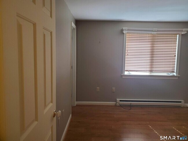 Building Photo - 25 Oakview Cir