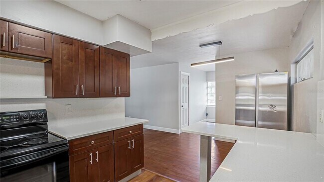 Building Photo - 5518 Riviera Dr