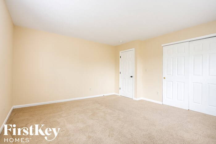 Building Photo - 7228 Village Oaks Dr