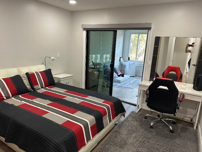 Building Photo - 18912 Pasadero Dr