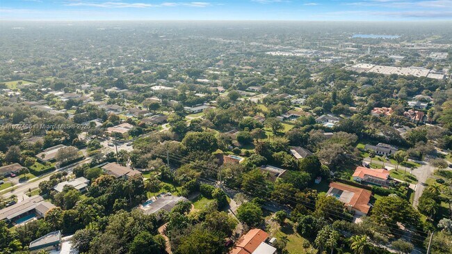 Building Photo - 13550 SW 82nd Ave