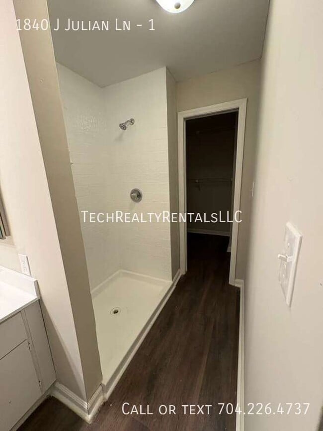 Building Photo - 1840 J Julian Ln