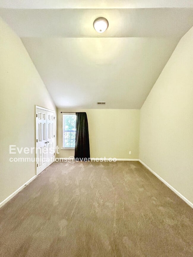 Building Photo - 208 Trevor Ridge Dr