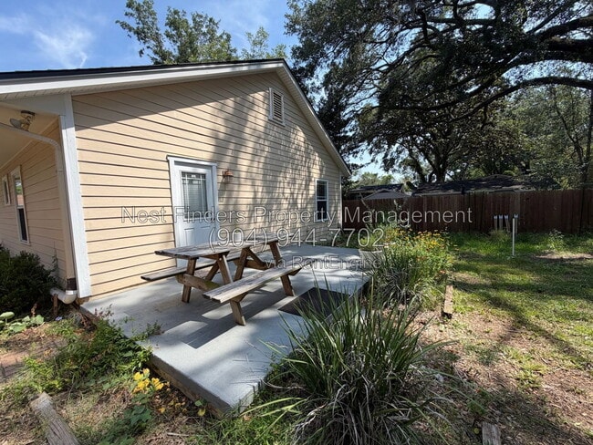 Building Photo - 3886 Walsh St