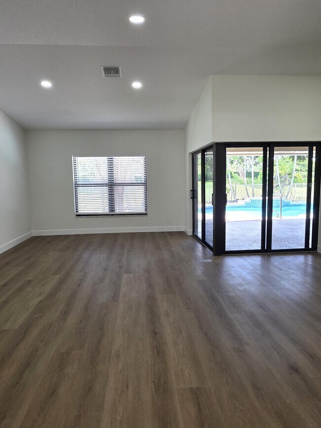 Building Photo - 11354 Island Lakes Ln