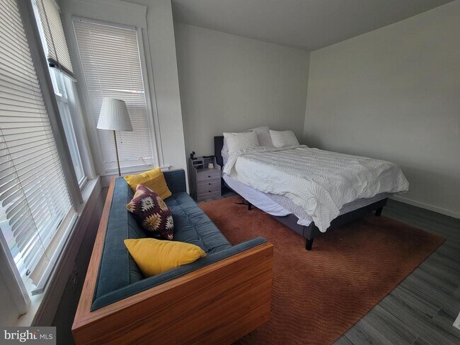 Building Photo - 5418 Baltimore Ave