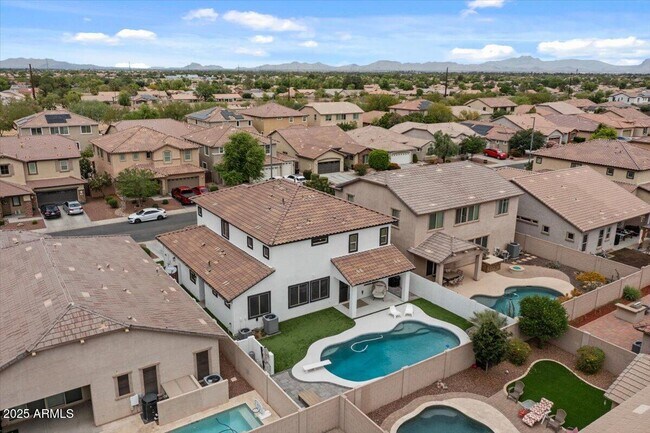 Building Photo - 3523 E Alfalfa Dr