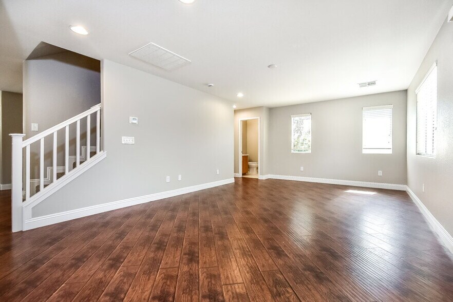 Building Photo - 3901 Bayamon St