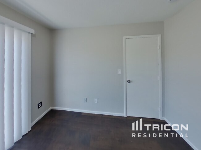 Building Photo - 494 Brompton St