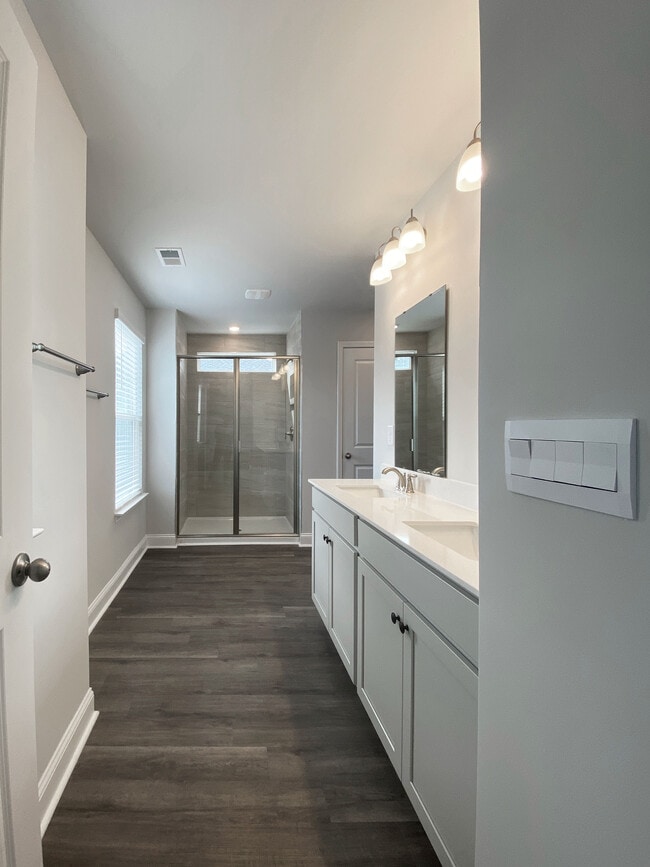 Building Photo - 6015 Forest Dell Ct