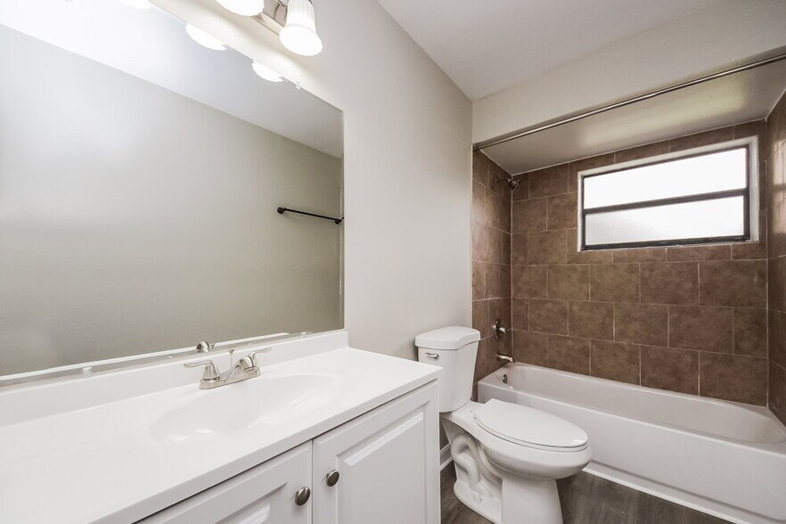 Building Photo - 610 N Delmonte Ct