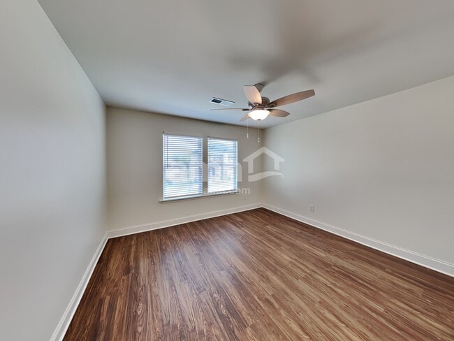 Building Photo - 542 Slew Dr