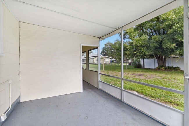 Building Photo - PENDING APPLICATION- Charming 1/1 Home in ...