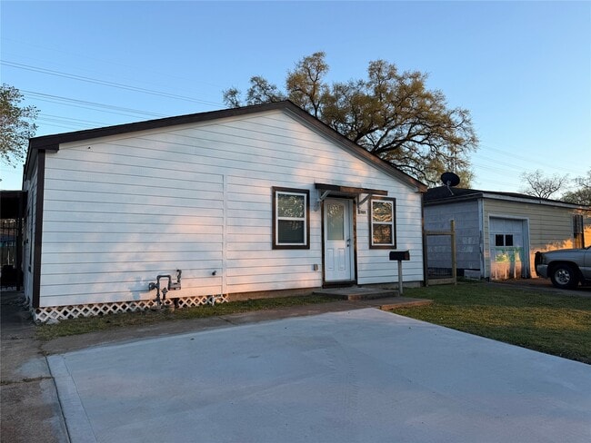 Building Photo - 8308 Lenore St