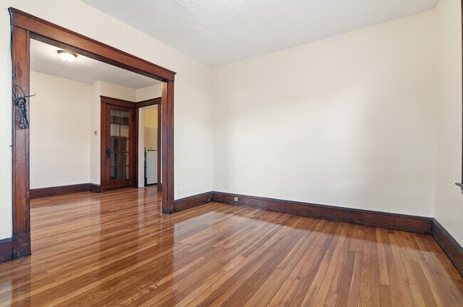 Building Photo - 60 Raycroft St