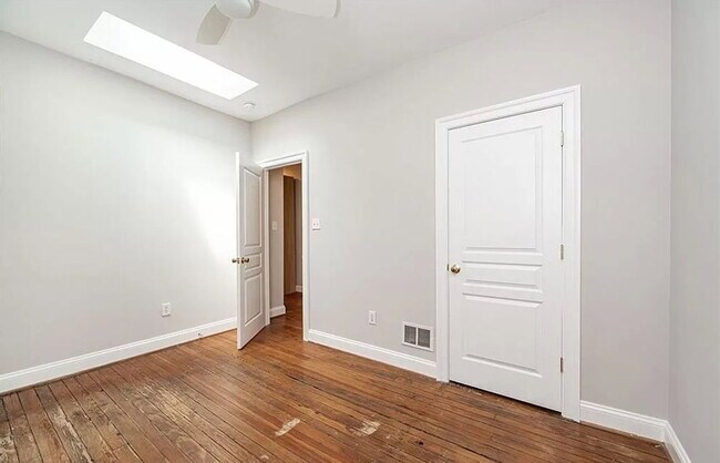 Building Photo - 513 S Laurel St