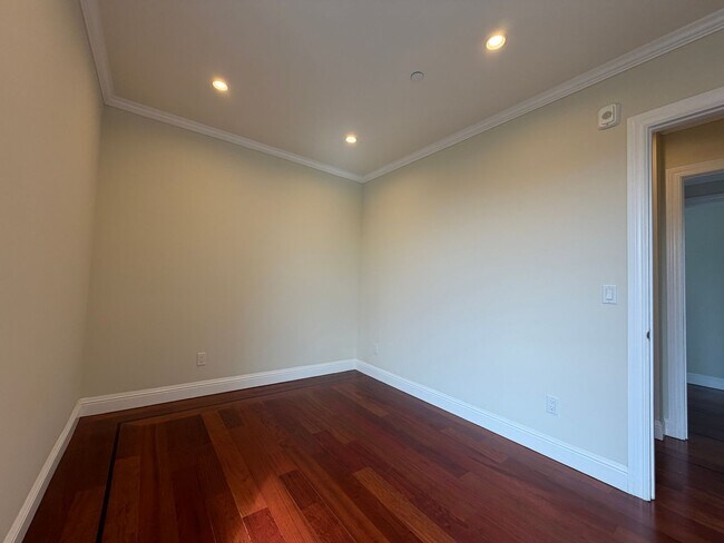 Building Photo - 261C Dolores St
