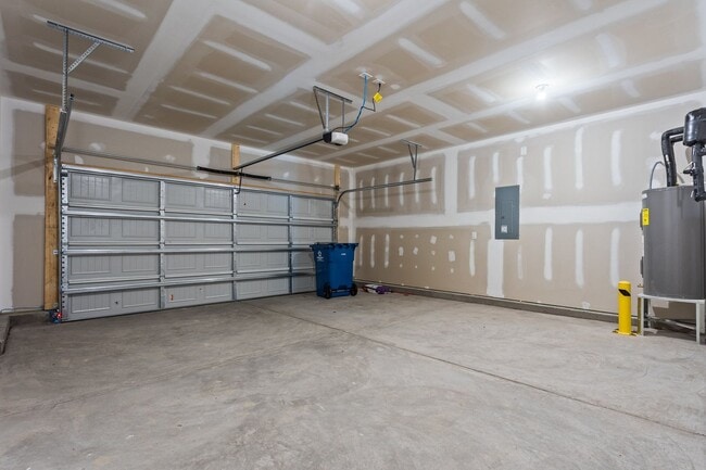 Building Photo - Beautifully designed 4-bedroom, 2-bath ranch