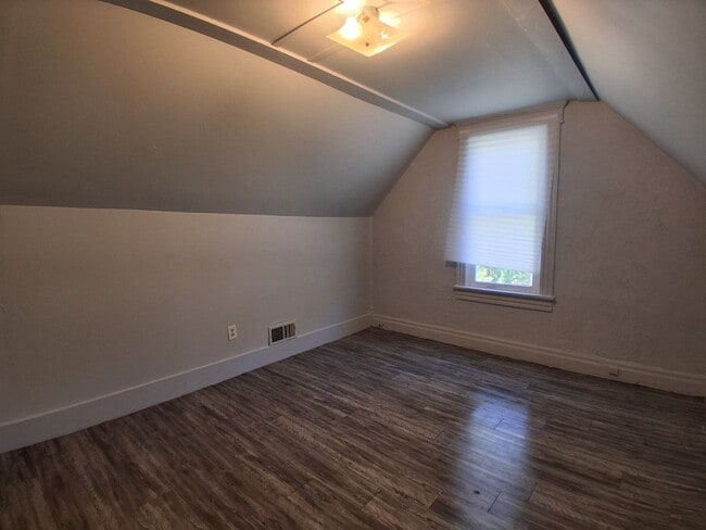 Building Photo - 624 Chandler St