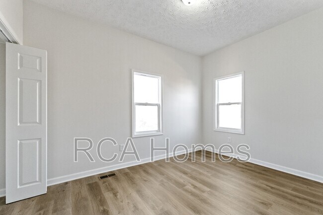 Building Photo - 23 N Gray St