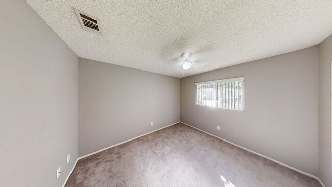 Building Photo - Cozy 2 bedroom 1 bathroom
