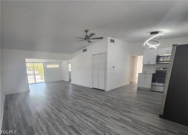 Building Photo - 2248 Marina Park Dr