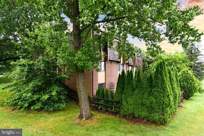 Building Photo - 9401 Hickory View Pl