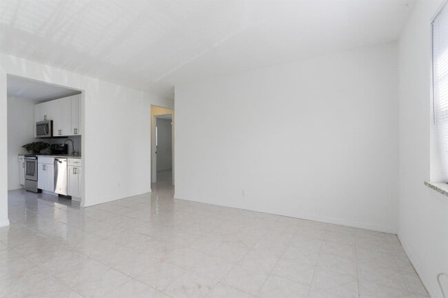 Primary Photo - 216 Ocean Breeze