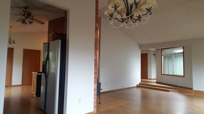 Building Photo - 1625 NW 31st Ave