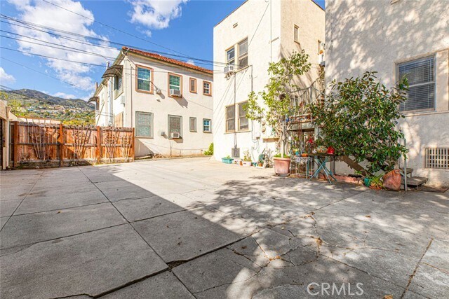 Building Photo - 1153 N Maryland Ave