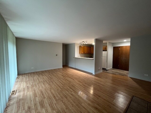 Building Photo - 6020 Oakwood Dr