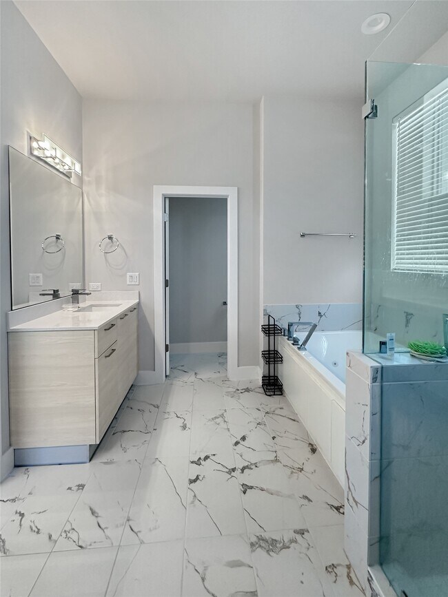 Building Photo - 4702 Oats St