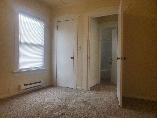 Building Photo - Rent Ready For New Tenants!! 1 Bed, 1 Bath...