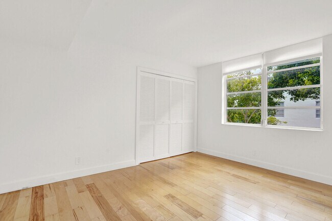 Building Photo - 804 Cypress Blvd