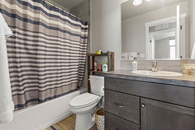 Building Photo - 3 Bedroom Ranch in Wellington