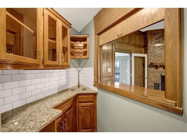 Building Photo - 100 Hacienda Dr