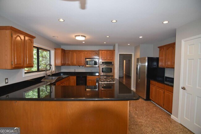 Building Photo - 3765 Cochran Lake Rd