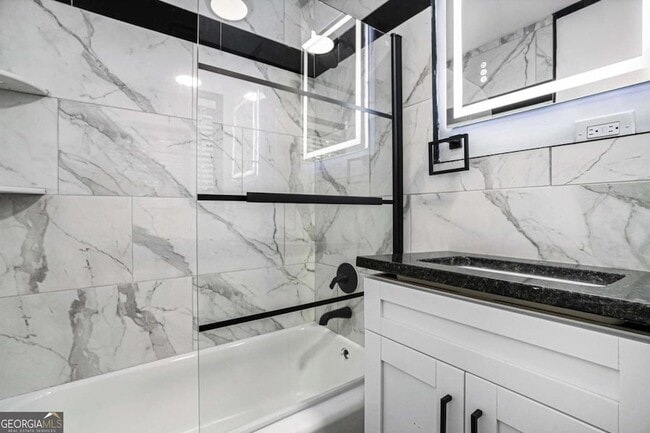 Building Photo - 788 Sherwood Rd N W