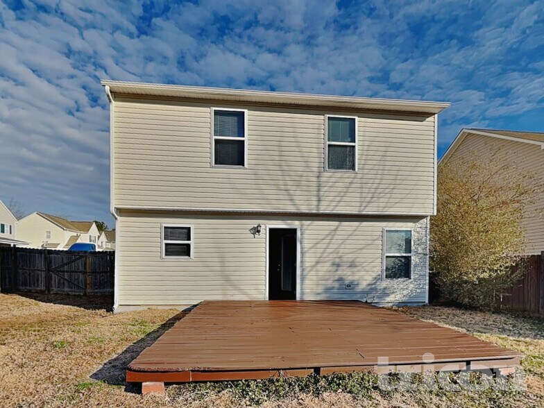 Building Photo - 6800 Lakinsville Ln