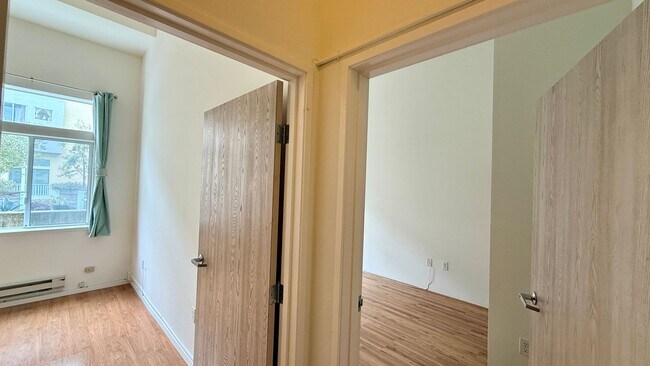 Building Photo - Urban Oasis on Valencia St – 2BR/1BA with ...