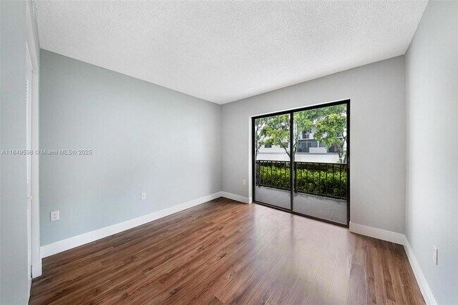 Building Photo - 9020 NE 8th Ave