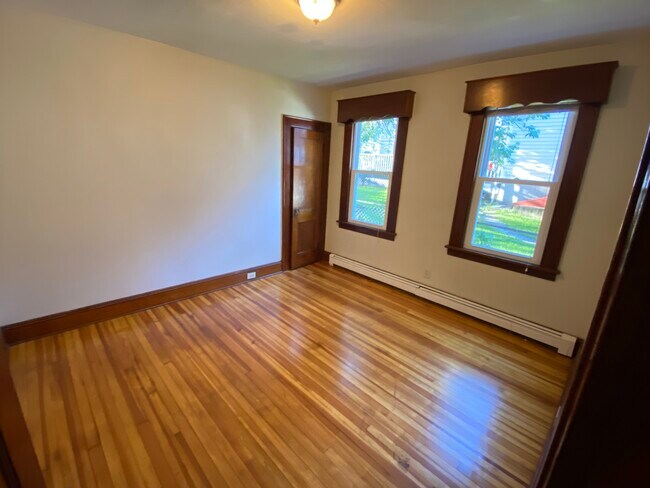 Building Photo - 255 Clover St