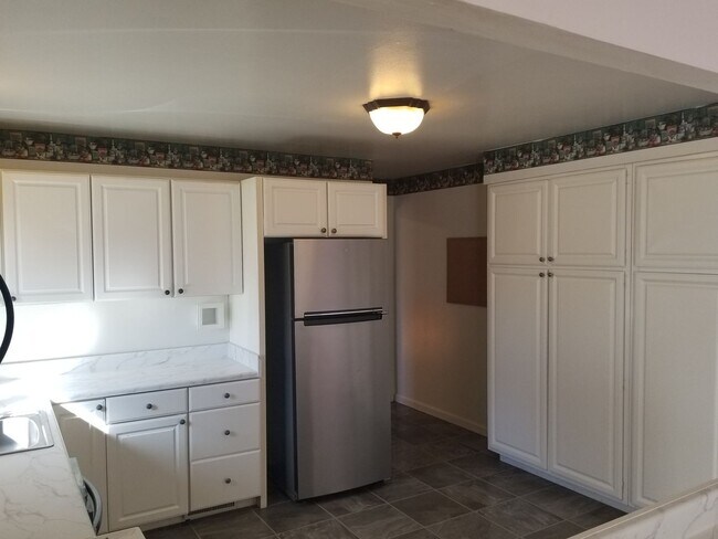 Building Photo - 577 Pinnacle Rd