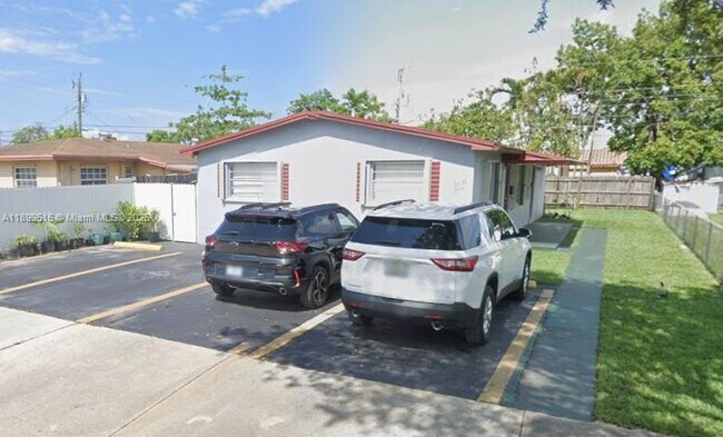 Primary Photo - 2439 W 9th Ln