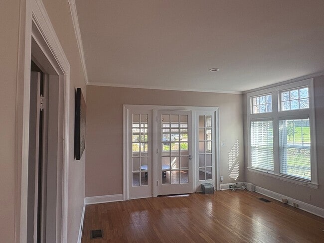 Building Photo - 5BR/2.5 Bath in Prime 12 South | Park-Facing | Two Sunrooms | Walkable Luxury Living