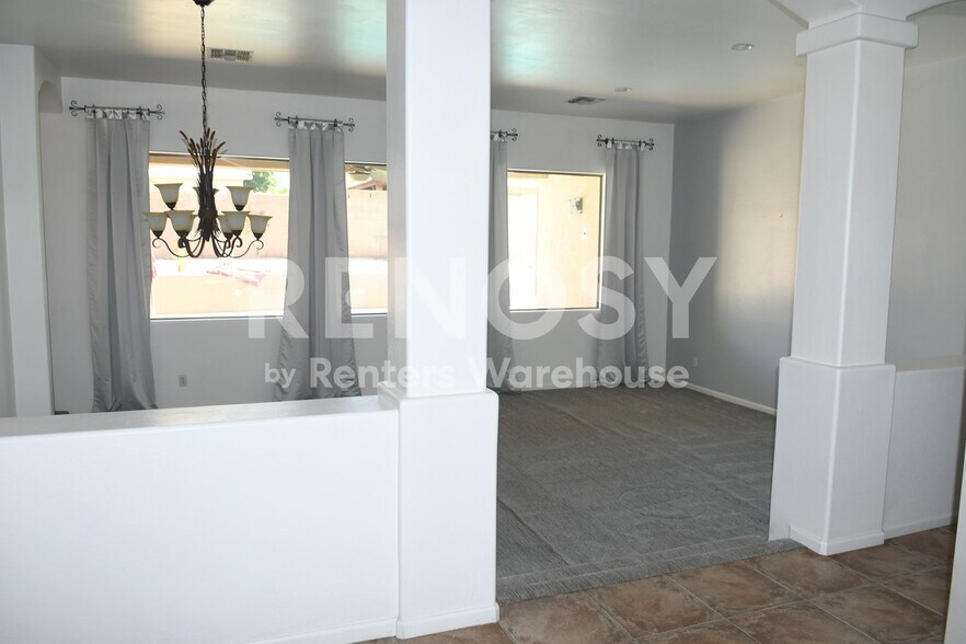 Building Photo - 6027 N 133rd Dr