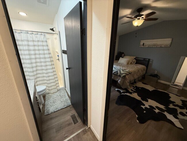 Building Photo - 3 Bedroom 1 Bath Fully Updated Home in Cli...
