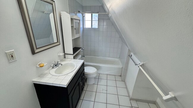 Building Photo - 459 N Alfred St