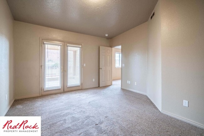 Building Photo - Dog Friendly! Great 2 Bedroom, 2 Bathroom ...