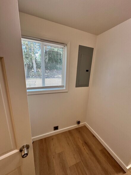 Building Photo - 1253 Piper Ln